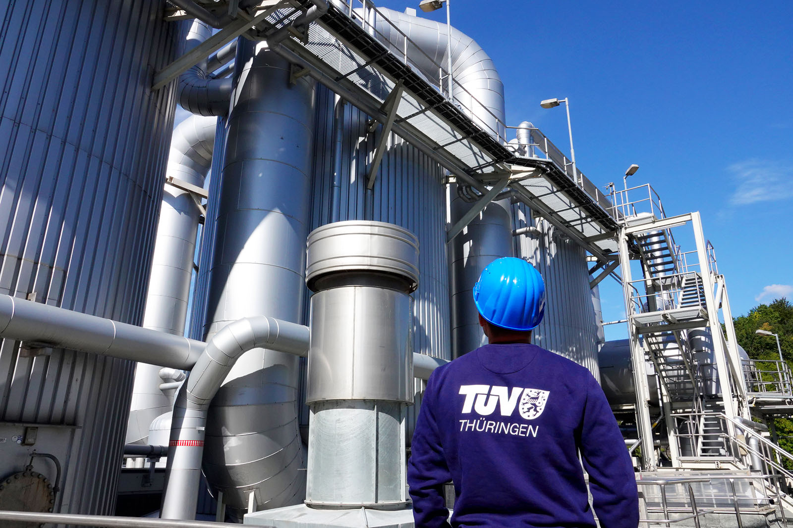 TÜV Thüringen Sachverständiger bei einer Anlagenprüfung