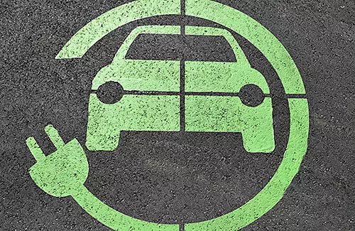 Elektro- oder Hybridfahrzeuge - Was Rettungskräfte wissen und beachten sollten